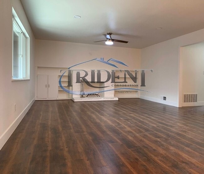 Building Photo - 685 N Barrett Rd