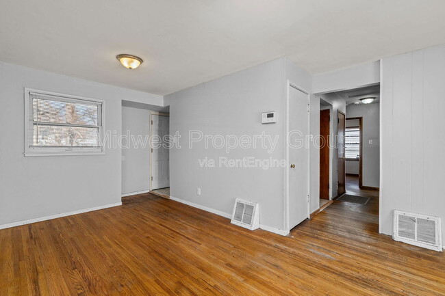 Building Photo - 405 Cameron Rd