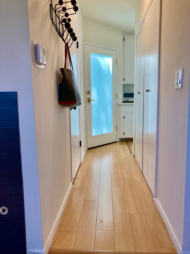 Building Photo - 2500 Abbot Kinney Blvd