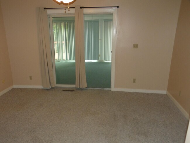 Building Photo - 10451 Edgehill Ln