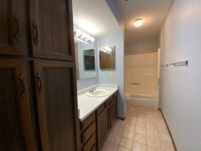 Building Photo - 3 Bedroom Single Story Home Available Near...
