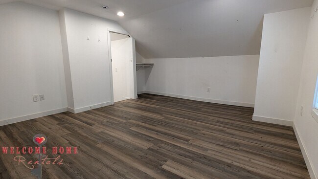 Building Photo - 4 bedroom home with air conditioning - Great location!!!  HUGE basement for your man cave or she ...