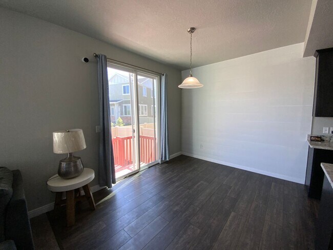 Building Photo - 5549 Dornton Ct