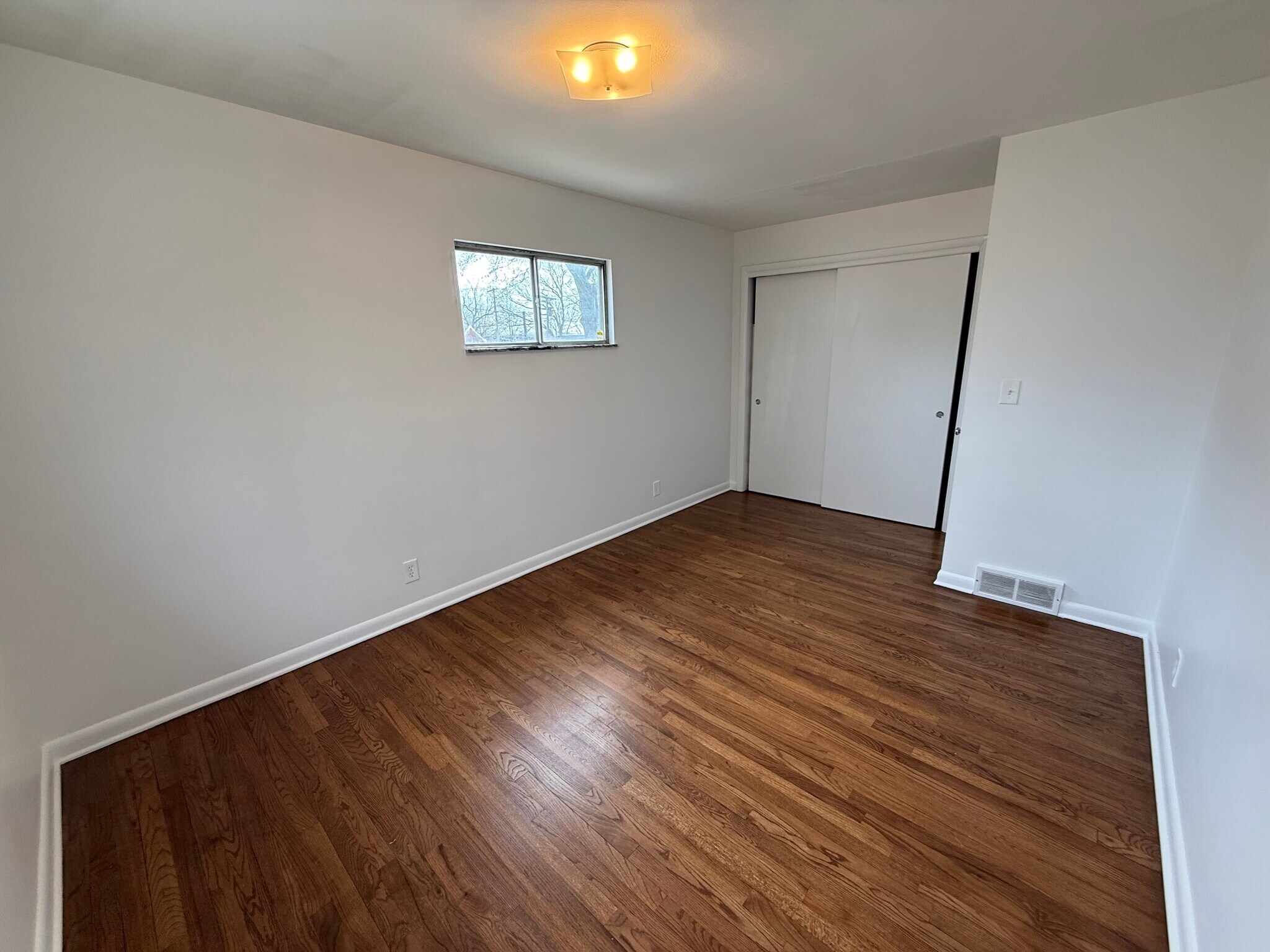 Building Photo - 15 W York St