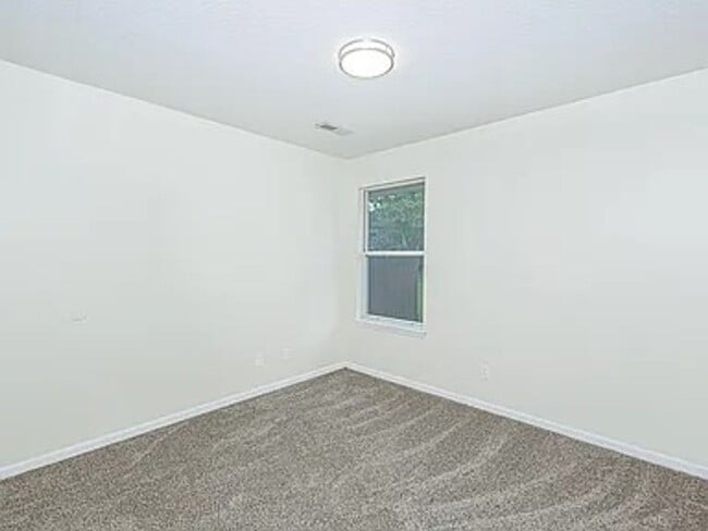 Building Photo - Great 3 Bedroom Home In South Columbia!
