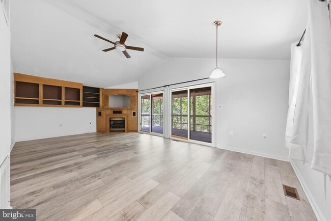 Building Photo - 371 Oak Hill Rd