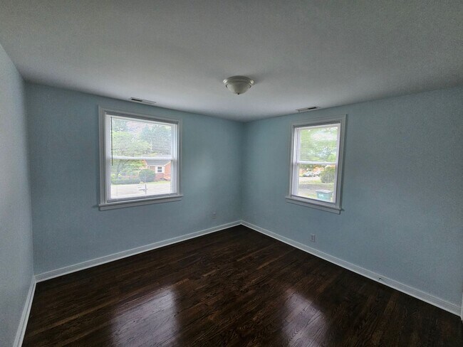 Building Photo - Newly Renovated 3BR/1BA Home - West End - ...
