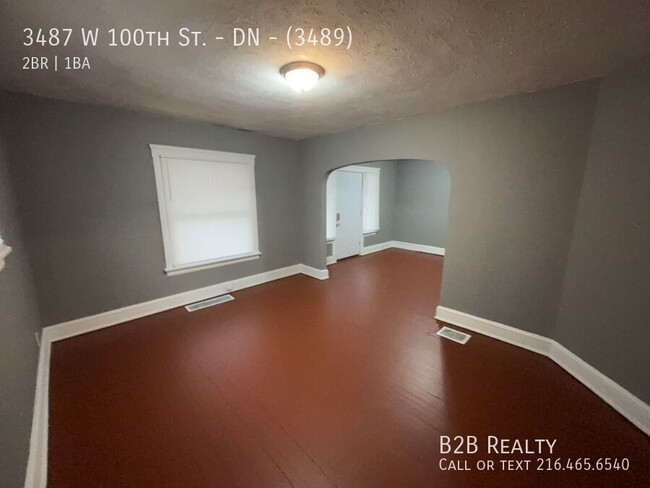 Building Photo - Spacious Two-Bedroom Unit in a Charming Mu...