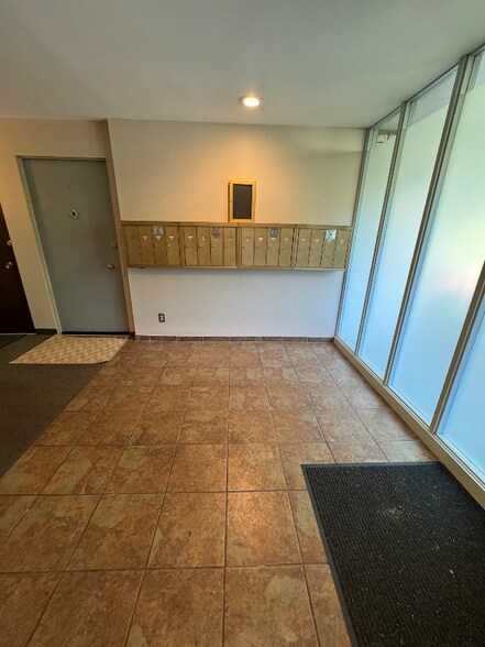 Building Photo - 303 N 44th St