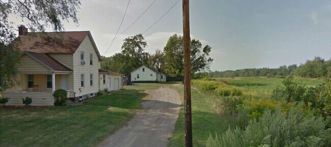 Primary Photo - 3776 /3778 Lake Shore Dr E