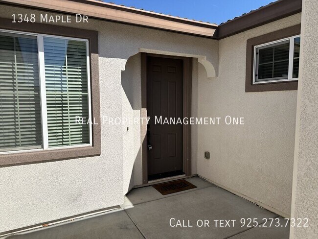 Building Photo - 1348 Maple Dr