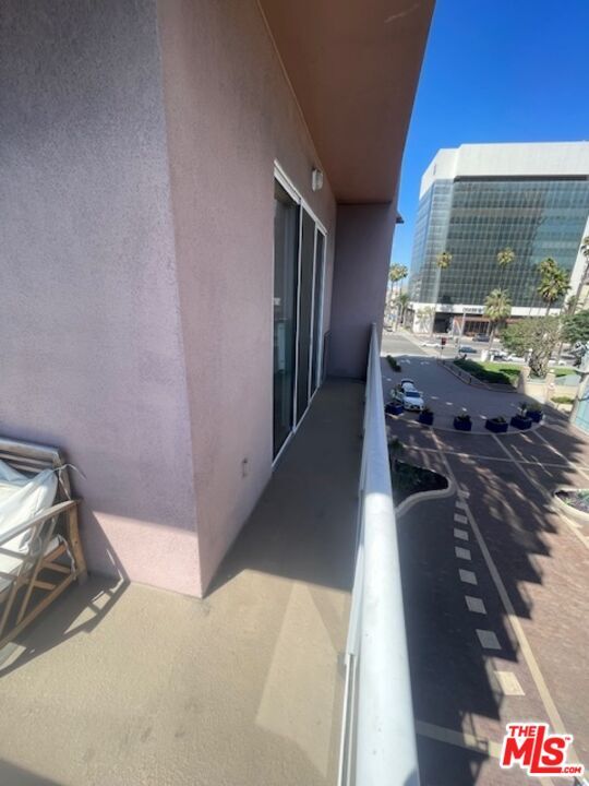 Building Photo - 388 E Ocean Blvd
