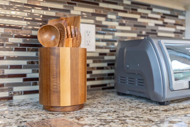 Building Photo - Stunning 4-Bedroom Home with Amazing Views, EV Charger & Solar in Big Bear!