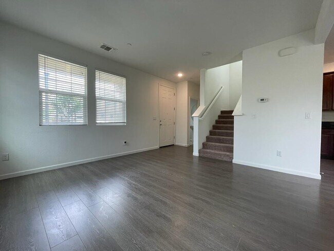 Building Photo - 3963 Samuelson Way