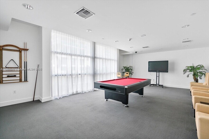 Building Photo - 350 NE 24th St