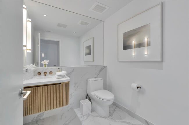 Building Photo - 525 N Fort Lauderdale Beach Blvd