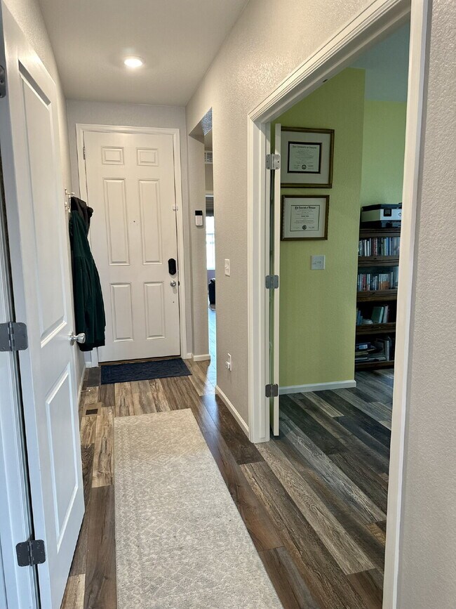 Building Photo - MOVE IN SPECIAL:   Move in before February 20th, 2026 receive $500 off of 1st Month’s Rent.