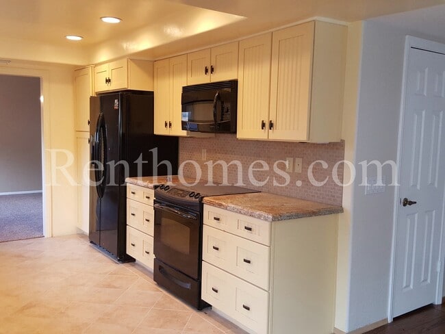 Building Photo - 9929 Via De Oro