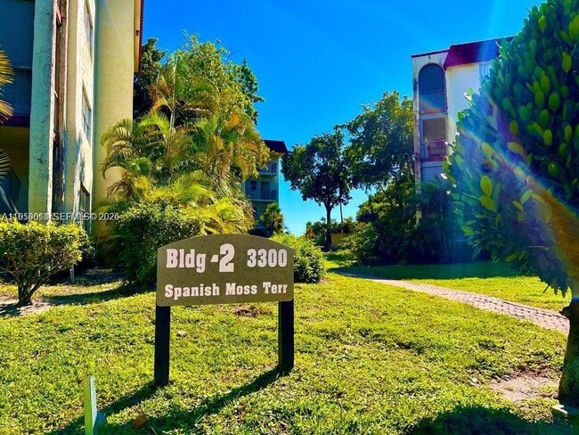 Building Photo - 3300 Spanish Moss Terrace