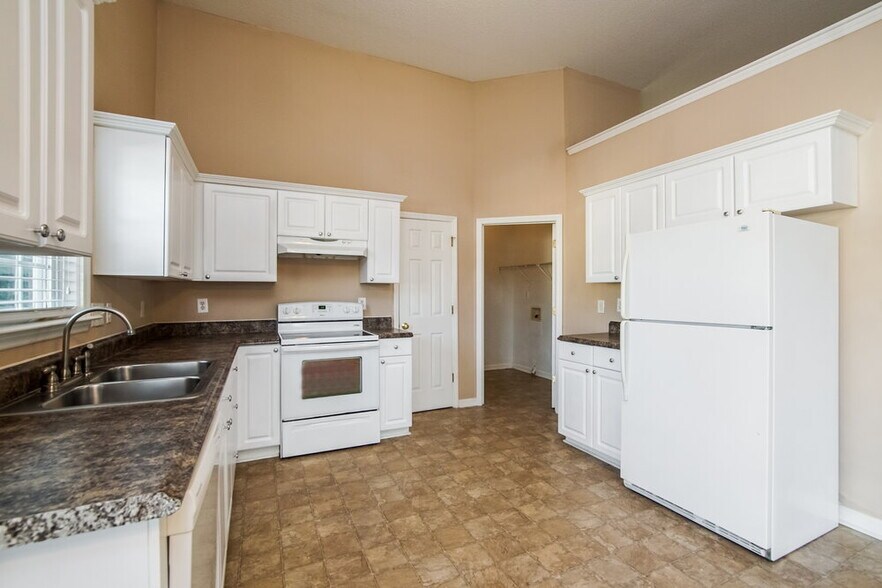 Building Photo - 7137 Spanglers Spring Way