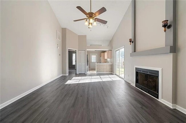 Building Photo - 2025 Brittania Cir