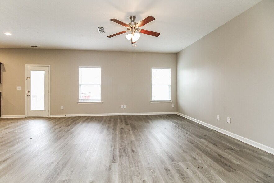Building Photo - 1393 Rockglade Run
