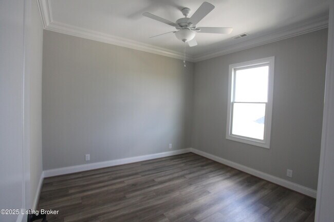 Building Photo - 6133 Shooting Star Dr
