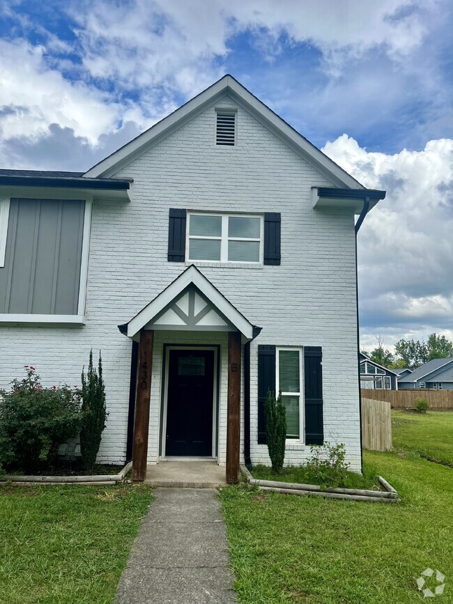 Building Photo - Charming 2-Bedroom Duplex in East Brainerd