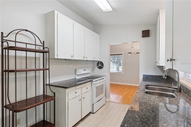 Building Photo - 508 Dunblane Dr