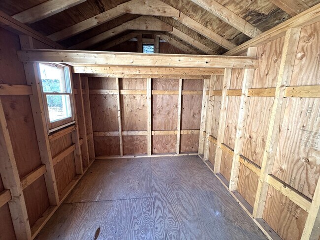 Building Photo - 142 Main St