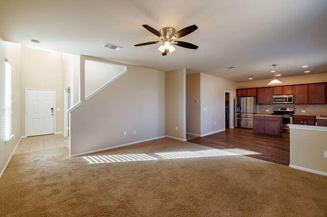 Building Photo - 402 Zenith Rd