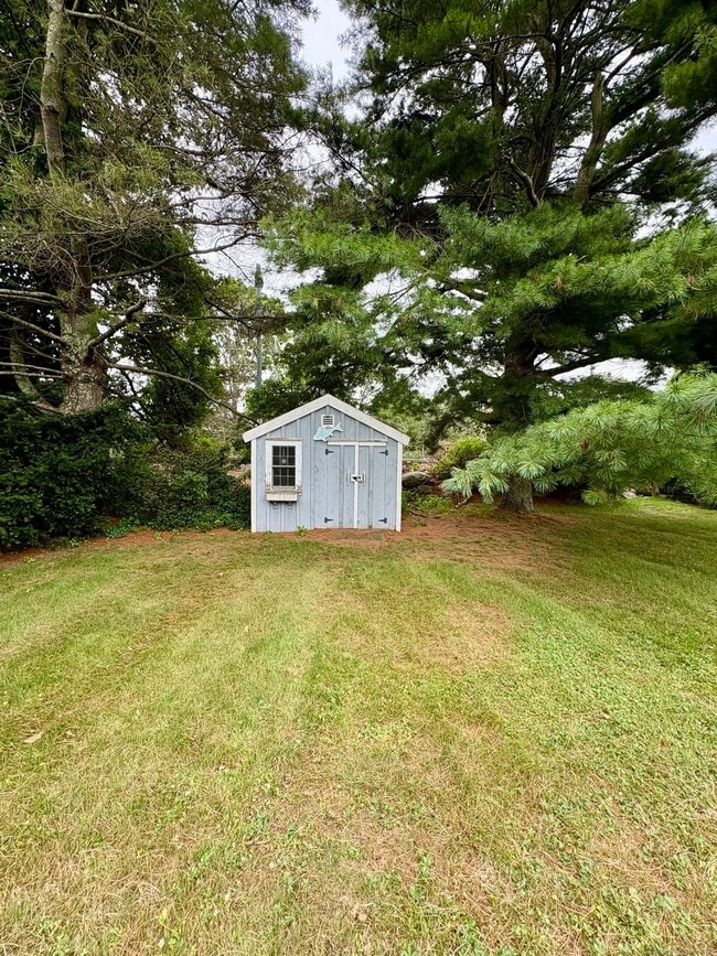 Building Photo - 223 Seneca Dr