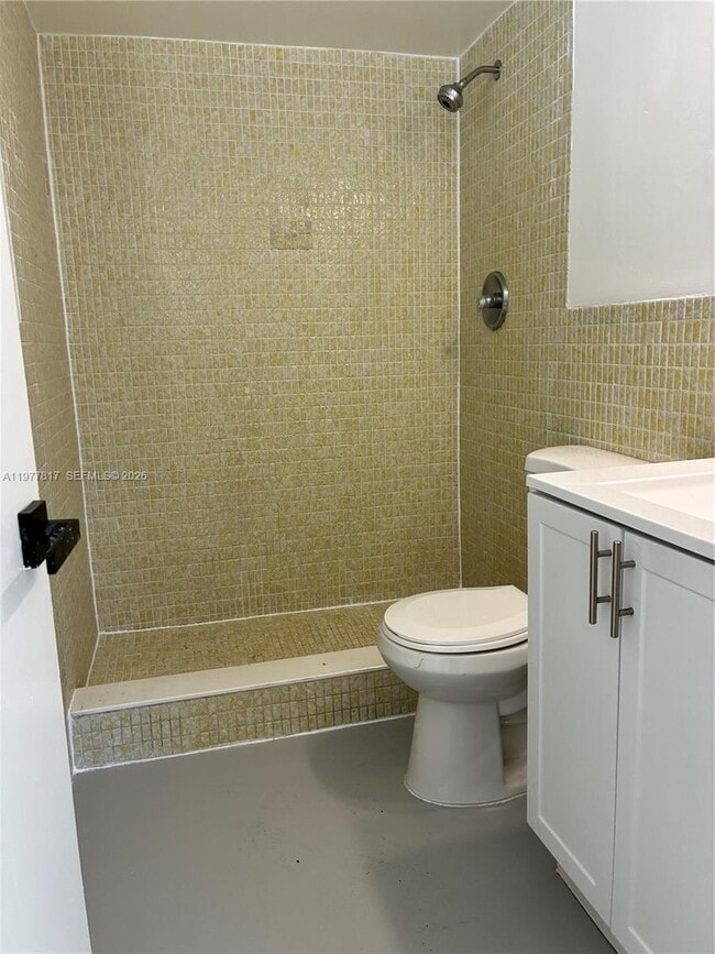 Building Photo - 490 NE 170th St