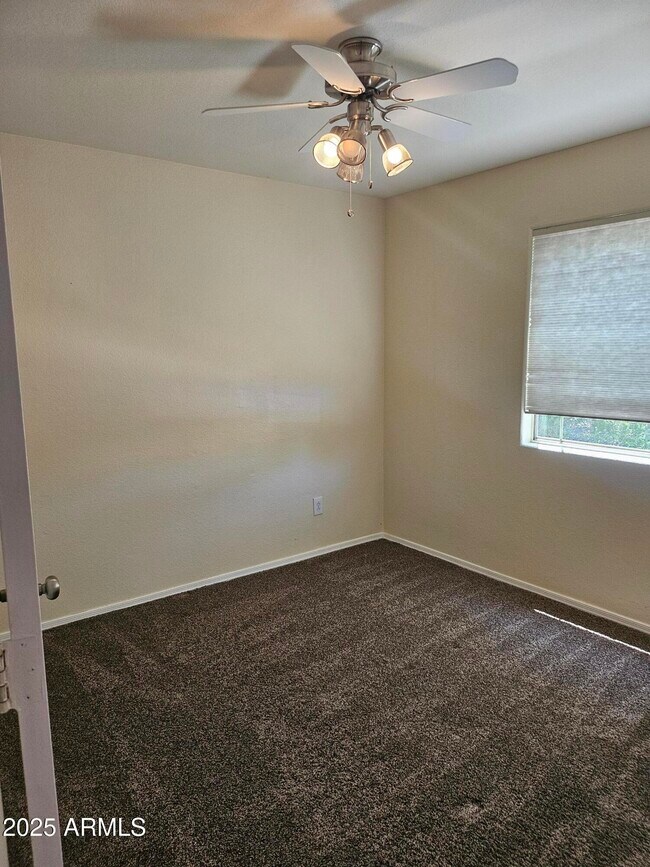 Building Photo - 2099 S Peppertree Dr