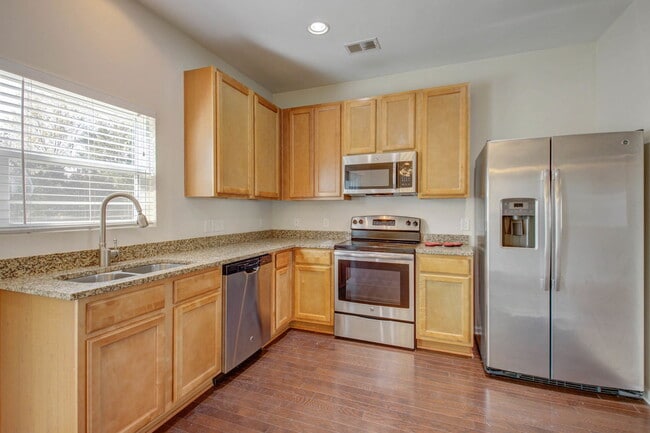 Building Photo - 9083 Parlor Dr