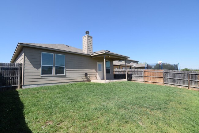 Building Photo - 3402 Claymore St