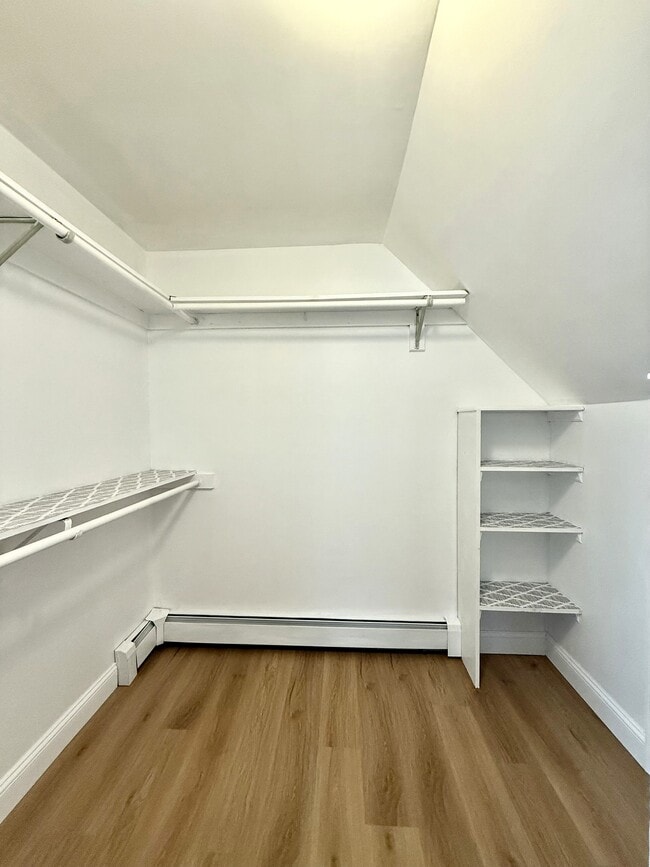 Building Photo - 343 Kelly Ave