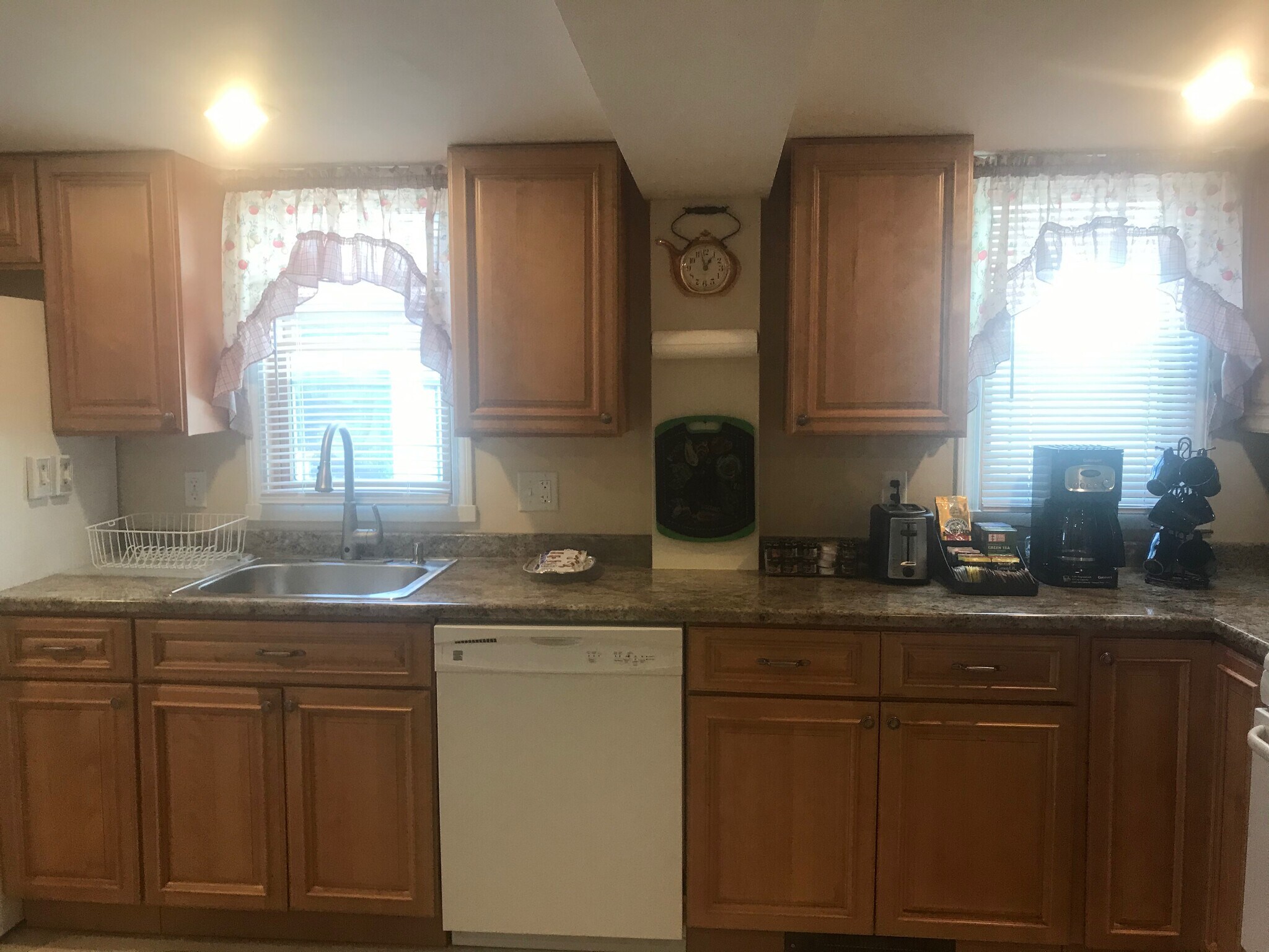 Fully applianced kitchen - 82 High St