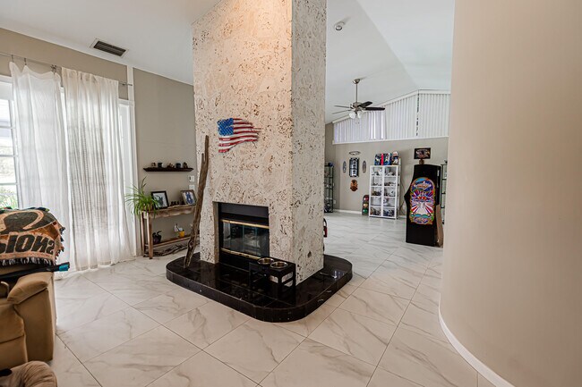Building Photo - 1282 SW Bent Pine Cove