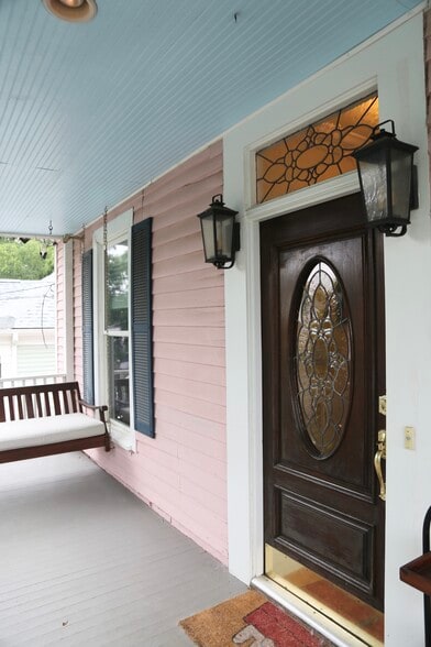 Front Porch - 728 Woodson St SE