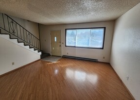 Building Photo - 1214 E 3rd St