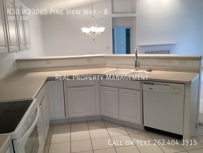 Building Photo - N30 W23065 Pine View Way-8