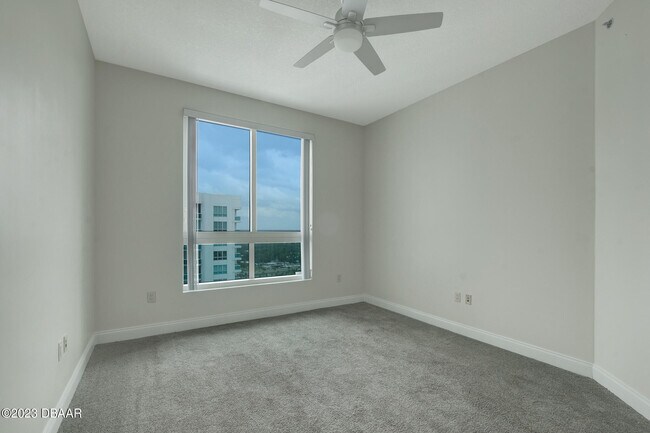 Building Photo - 241 Riverside Dr