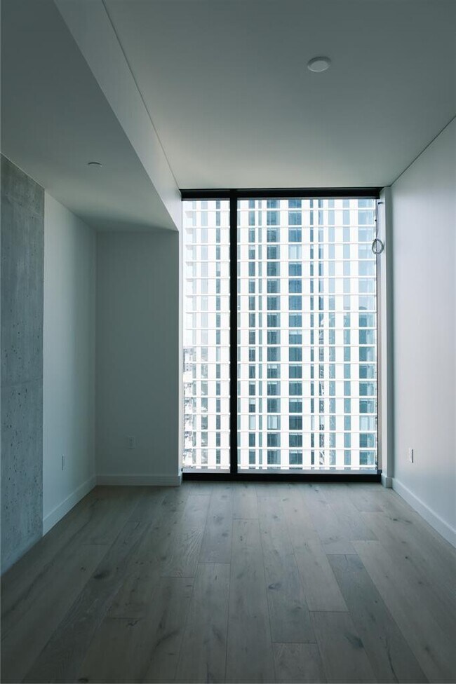 Building Photo - 610 Davis St