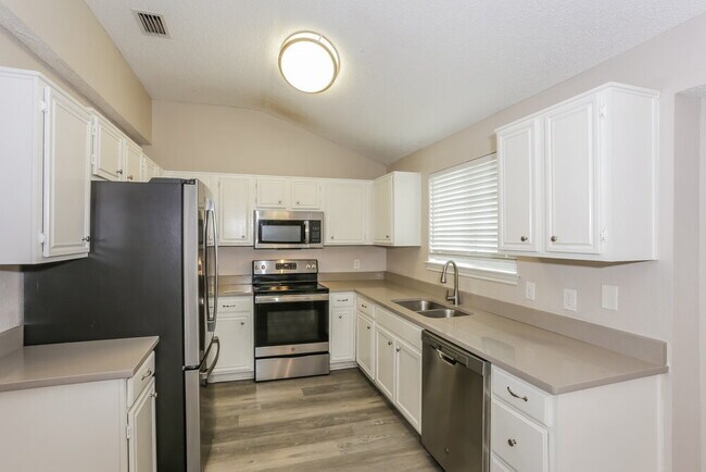 Building Photo - 208 Chamblin Dr