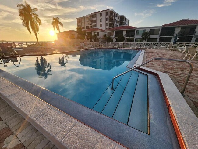 Building Photo - 6361 Bahia Del Mar Blvd S