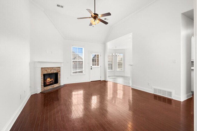 Building Photo - Completely Renovated 4bd/2ba in Olive Branch