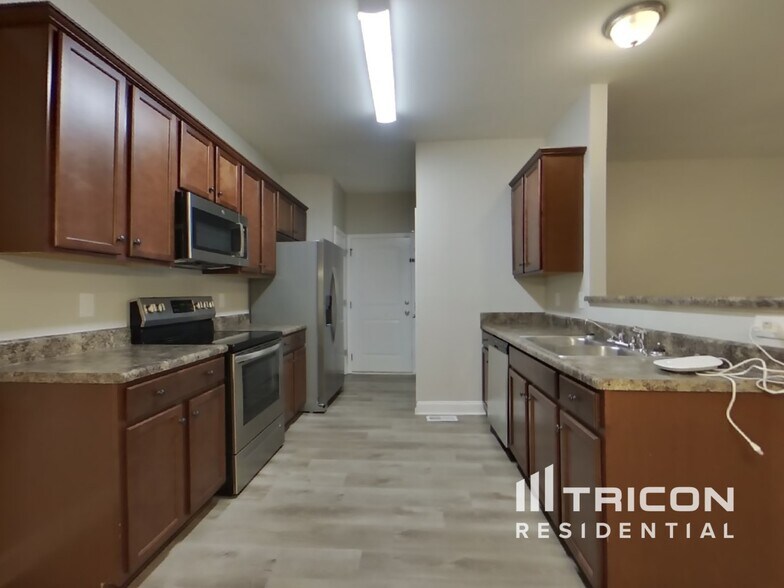 Building Photo - 124 Kings Crossing Ct
