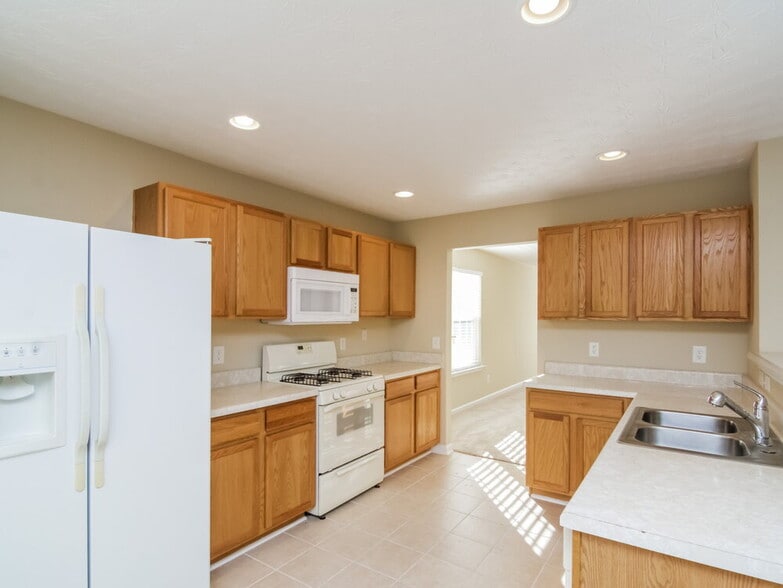 Building Photo - 341 Meadows Ln