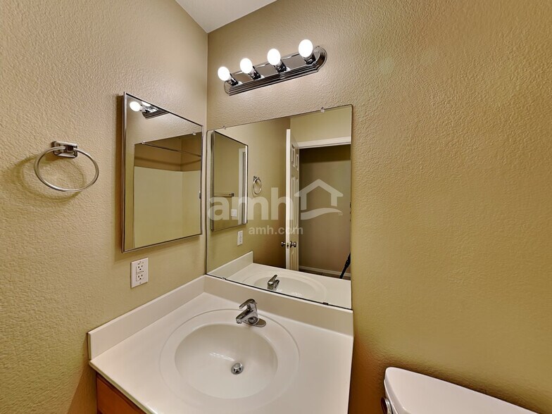Building Photo - 18078 N 113th Ave